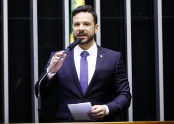 Reforma administrativa fica para 2021 e servidores atuais não serão incluídos, diz Maia