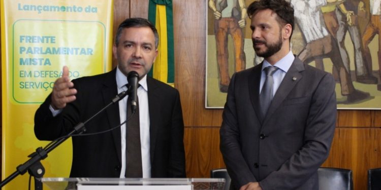 Reforma permitirá aparelhamento de 100 mil cargos no setor público, diz estudo