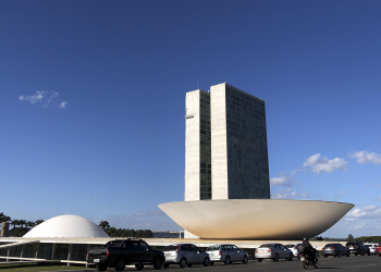 Reforma Administrativa fica para 2021