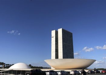 Reforma Administrativa fica para 2021