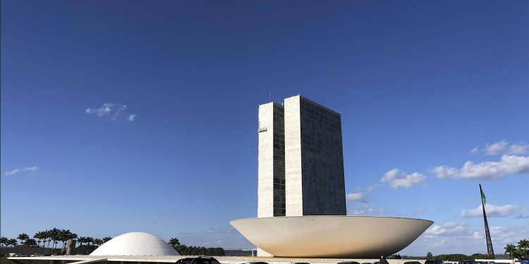 Reforma Administrativa fica para 2021