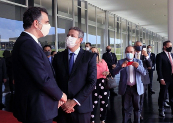 ‘Reforma administrativa é baseada em dogmas’, diz frente parlamentar em reação a Lira