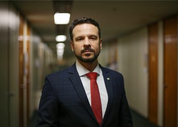 Estabilidade é inegociável, diz deputado de frente pró-servidores públicos