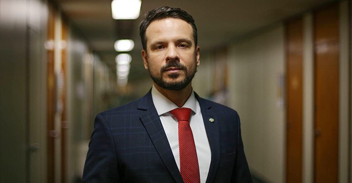 Estabilidade é inegociável, diz deputado de frente pró-servidores públicos
