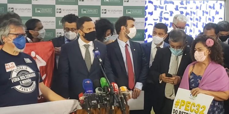 Partidos integrantes da Servir Brasil fecham questão contra a PEC 32/2020