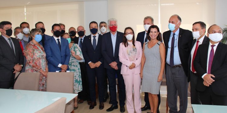 Servir Brasil, conselho curador e parlamentares traçam estratégias de mobilização contra a desvalorização do serviço público