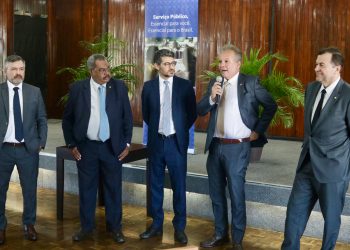 Servir Brasil recebe presidente da CASP, deputado Waldemar Oliveira, para discutir o Marco Regulatório das Relações de Trabalho no Setor Público