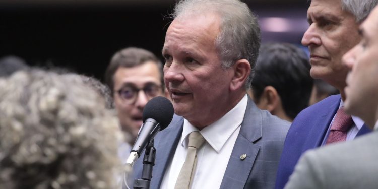 PEC 45/2024 é aprovada no Senado com mudanças que protegem direitos dos servidores