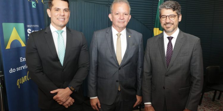 Braço técnico da Frente, Instituto Servir Brasil empossa nova Diretoria em solenidade na Câmara